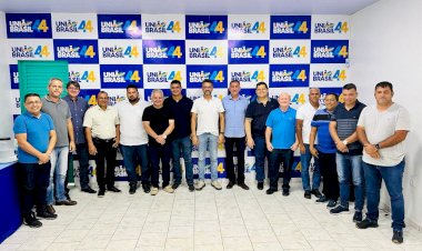 Quatorze prefeitos firmam pacto de apoio à pré-candidatura de Clécio Luís