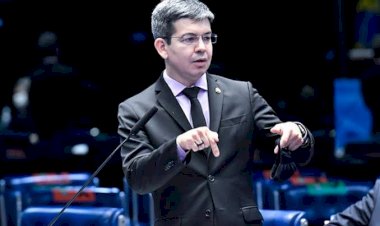 Randolfe Rodrigues reúne com a cúpula da Aneel para tratar dos colapsos no fornecimento de energia elétrica no Amapá