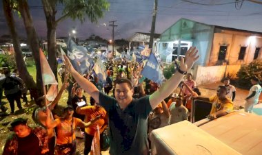 O Senador e candidato à reeleição Davi  comandou a Caminhada  no bairro Perpétuo Socorro, em Macapá, que levou milhares de pessoas às ruas na tarde desta terça-feira 30