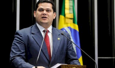 Davi Alcolumbre, relator da PEC sobre o piso nacional da enfermagem, manifesta solidariedade aos profissionais amapaenses: Contem comigo nessa luta!