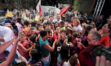 Clécio e Davi realizam grande  comício no conjunto Macapaba