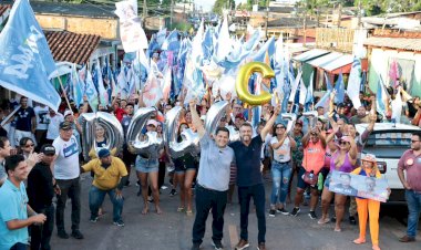 Davi caminha ao lado do povo em Fazendinha junto com Clécio