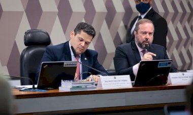 CCJ aprova PEC da Transição e Alcolumbre destaca equilíbrio entre responsabilidade fiscal e auxílio social do texto
