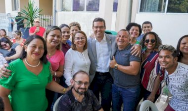 O MENTIROSO: Professores denunciam que reajuste prometido por Antônio Furlan não passou de papo furado