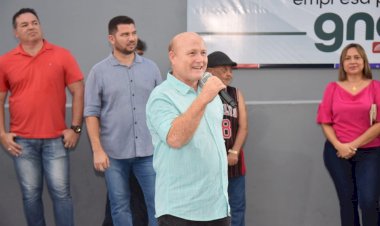 Prefeito de Santana Bala Rocha, entrega a primeira praça digital do município no bairro Provedor II