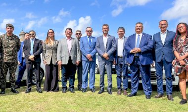 Randolfe e Clécio comemoram mais de R$60 milhões anunciados por Flávio Dino e a entrega de equipamentos para a segurança no Amapá