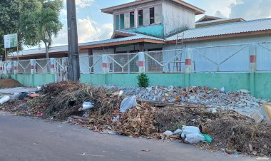 Prefeito  Furlan é duramente criticado pelo descaso  em reforma de escola pública no Marabaixo I