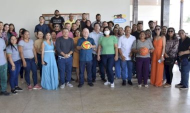 Prefeito Bala Rocha entrega kits esportivos para as escolas municipais