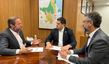 Após compromisso de Lula, Davi e Clécio discutem solução real com ministro para frear aumento da conta de luz no Amapá