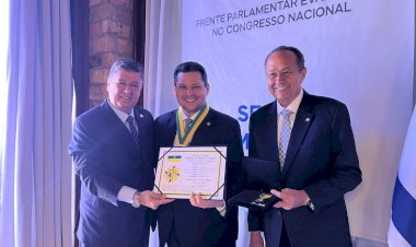 Senador Davi Alcolumbre recebe homenagem da Frente Parlamentar Evangélica