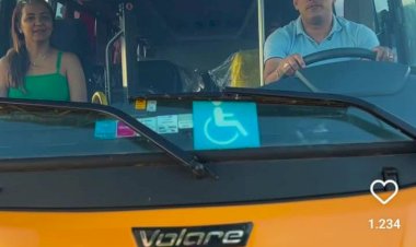 Prefeito Teddy recebe micro-ônibus para assistência social com emendas do Senador Randolfe