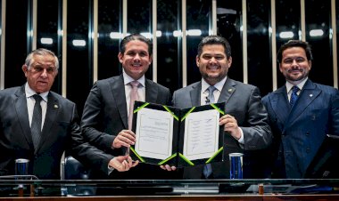 Davi Alcolumbre promulga emenda histórica que garante segurança jurídica a professores