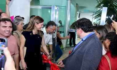 Ao lado da primeira-dama Priscilla Flores, o governador Clécio Luís entrega o Centro de Tratamento Odontológico (CEO 2) totalmente modernizado