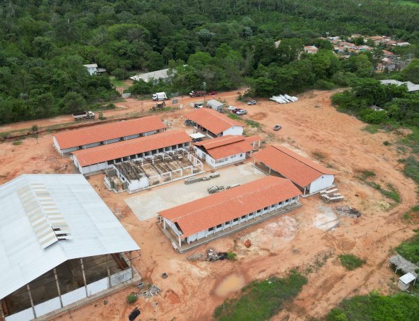 Governador Clécio assina convênio com Prefeitura e garante finalizacão da Escola Luiz Gonzaga da Silva Neto, em Vitória do Jari