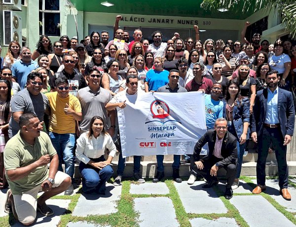 O Prefeito DaLua trata os trabalhadores da educação com o máximo respeito, garantindo um reajuste salarial de 15% para toda a categoria.