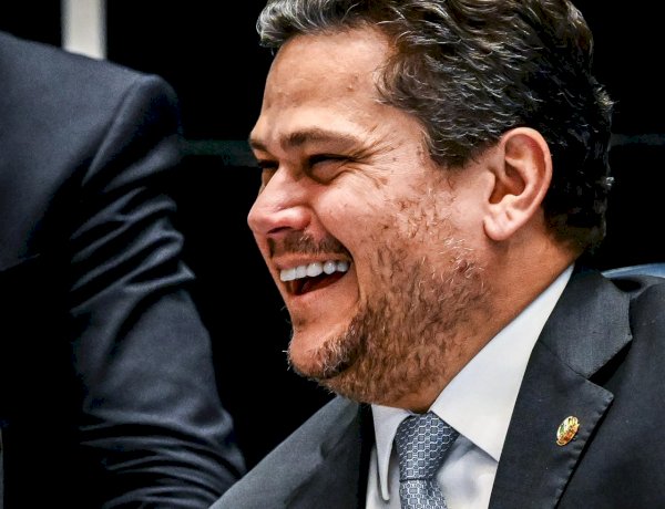 Davi inclui PEC do fim da escala 6x1 na pauta do Plenário de terça-feira