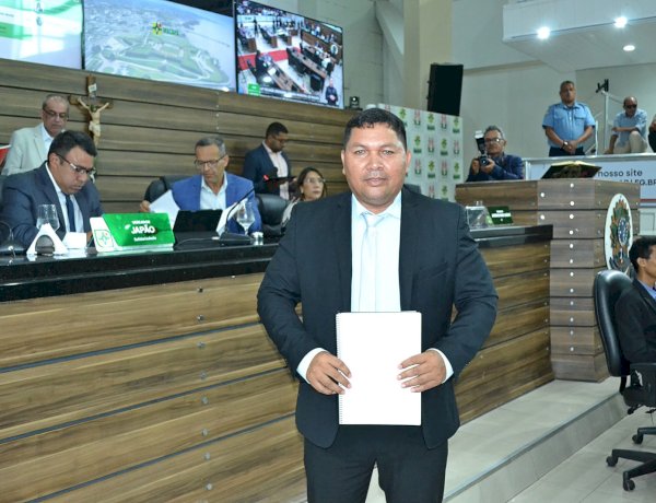Câmara de Macapá declara perda de mandato de Luana Serrão por excesso de faltas; Reginaldo Faraó toma posse