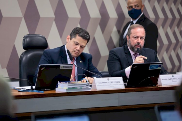 CCJ aprova PEC da Transição e Alcolumbre destaca equilíbrio entre responsabilidade fiscal e auxílio social do texto