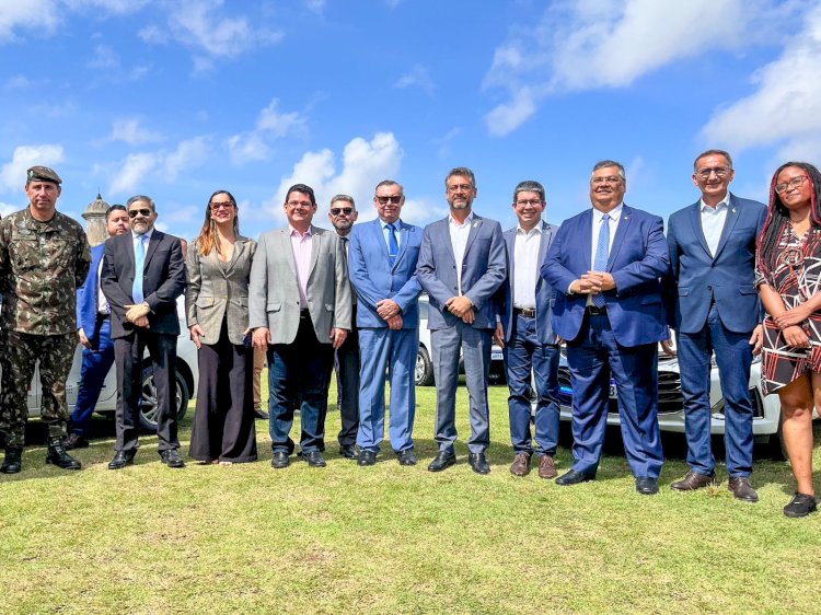Randolfe e Clécio comemoram mais de R$60 milhões anunciados por Flávio Dino e a entrega de equipamentos para a segurança no Amapá
