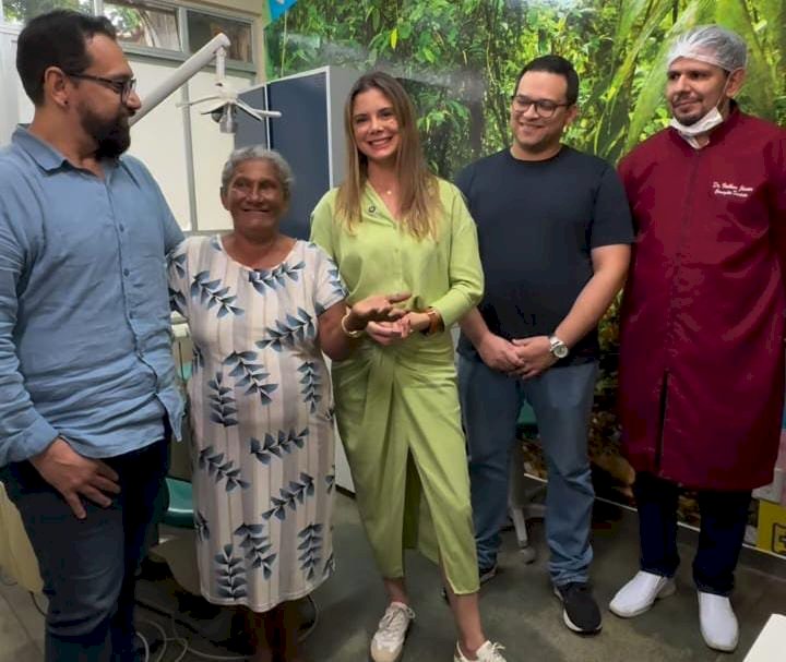 Atendendo pedido do Presidente Lula e Clécio, primeira-dama do Estado, Dra. Priscila Flores, leva dona Jane Maria para seu tratamento odontológico