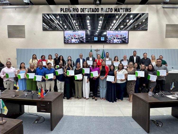Assembléia legislativa homenageia Tartarugalzinho e Ferreira Gomes pelos avanços na educação