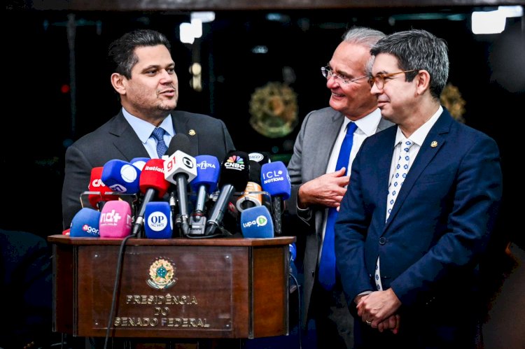 Presidente Davi anuncia Renan Calheiros como relator do projeto sobre isenção do Imposto de Renda