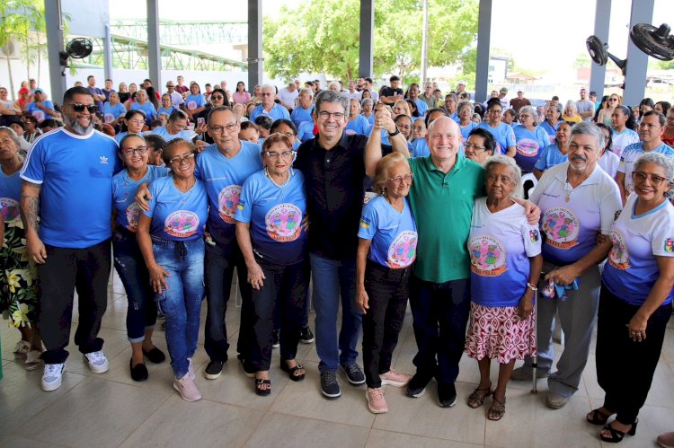 Randolfe entrega Unidade Odontológica Móvel e anuncia cerca de R$1,5 milhão em investimentos para a saúde de Santana