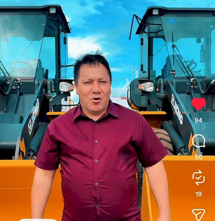 Com articulação do Prefeito Bala Rocha: O secretário Nildo Rodrigues recebeu dois novos tratores para reforçar a agricultura de Santana